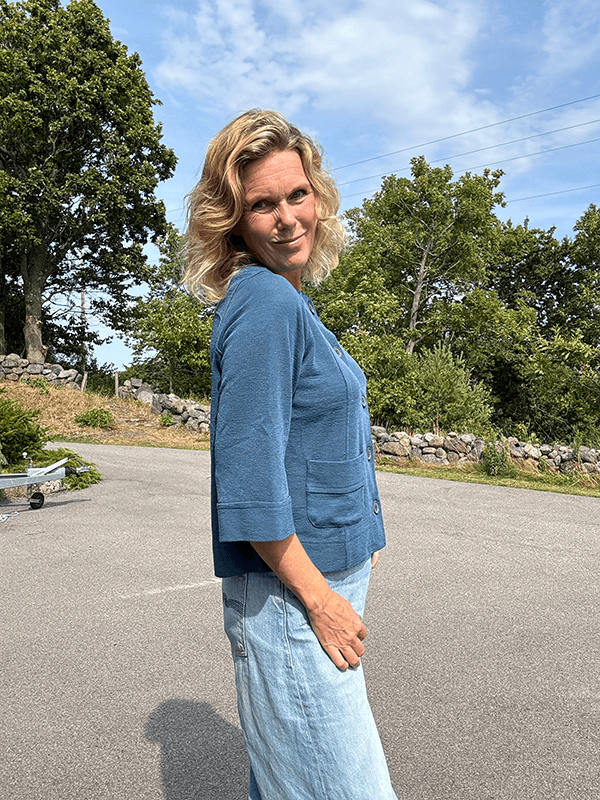 8028 Jakke Rund Hals, Denim Blue, Merino
