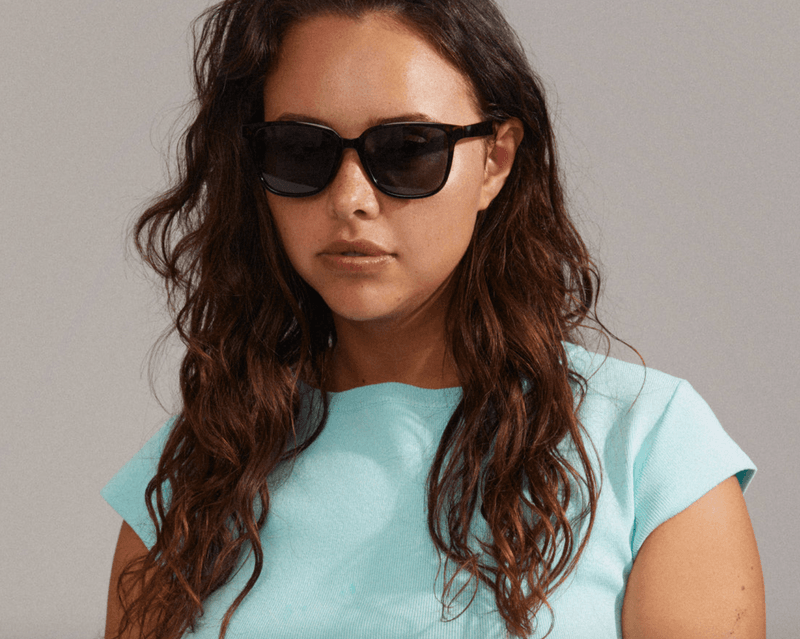 Jamila Solbriller, Tortoise Brun