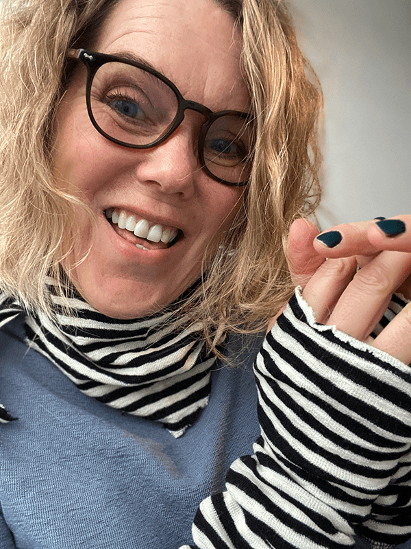 1040 TriangelSkjerf (S), Black / Raw White, Smale Striper, Merino