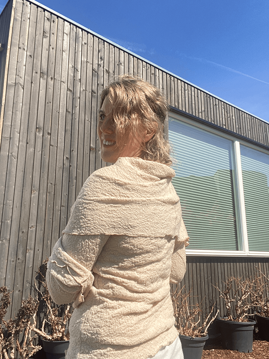 1507 Multi SkulderVarmer, Bubble Wool, Almond Milk