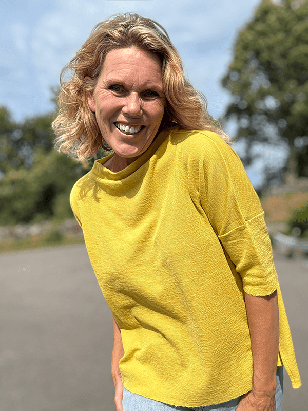 4083 T-Skjorte Vid Splitter, Lemon Curry, Merino