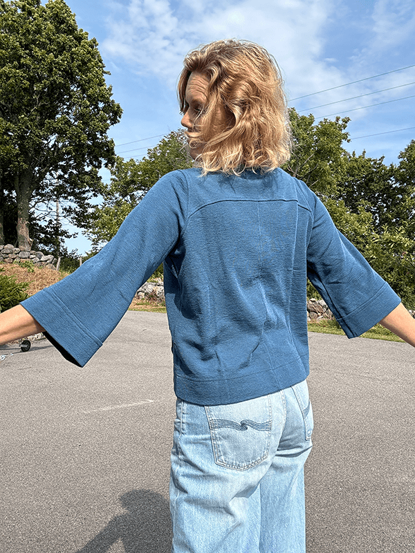 8028 Jakke Rund Hals, Denim Blue, Merino