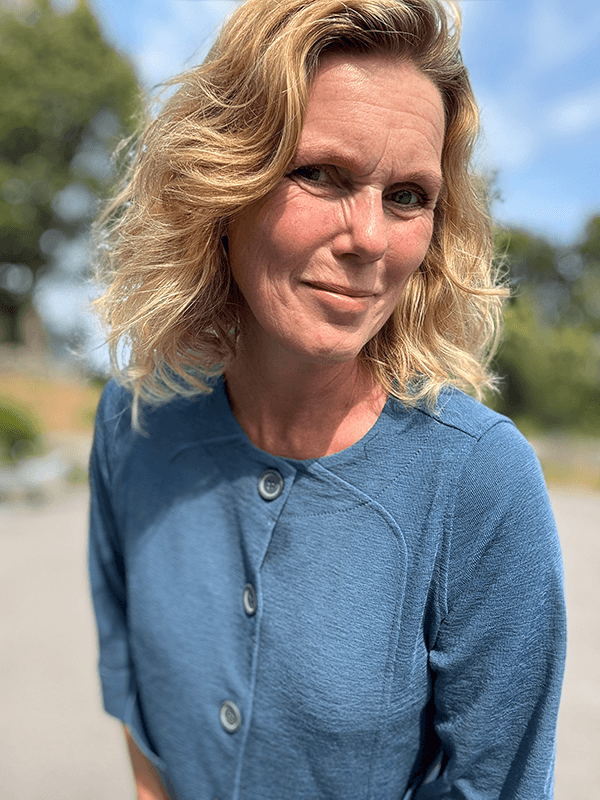 8028 Jakke Rund Hals, Denim Blue, Merino