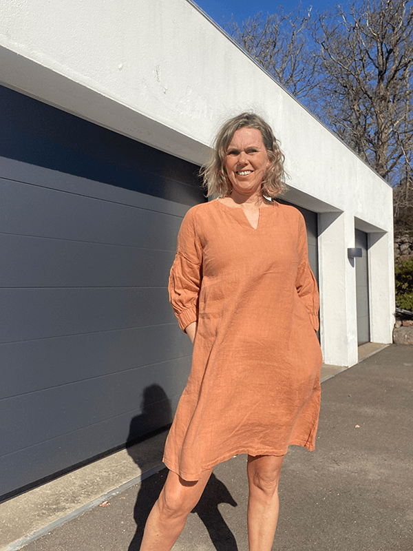 12029 Kjole, Pecan Brown, Lin Tynn