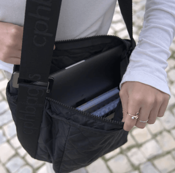 Hovedbilde Mega CrossBody Bag, Modell 11, Black