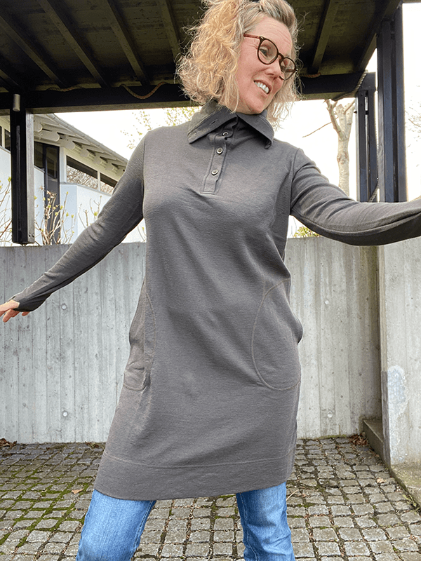 7044 GenserKjole, Black Coffee, Merino