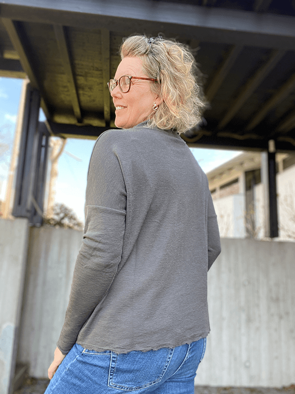 4025 Genser, Black Coffee, Merino